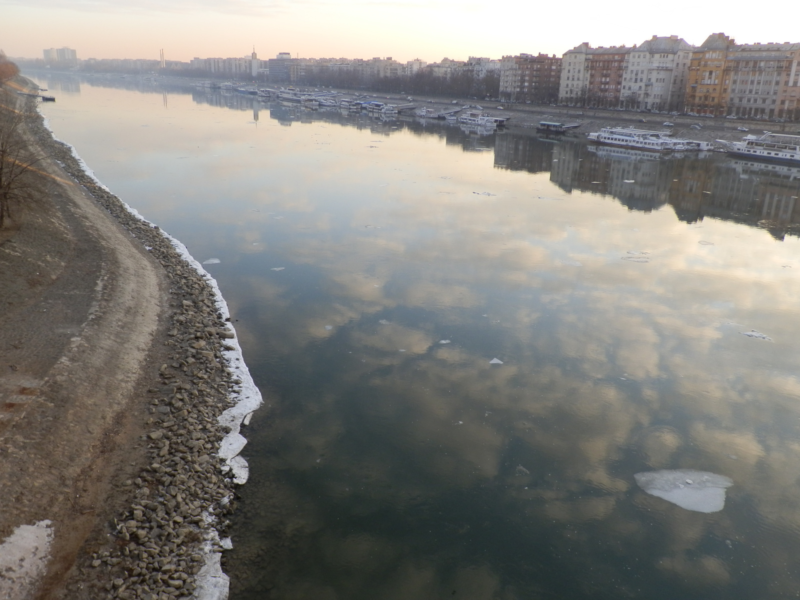 Ébredezés a Duna tükrében1