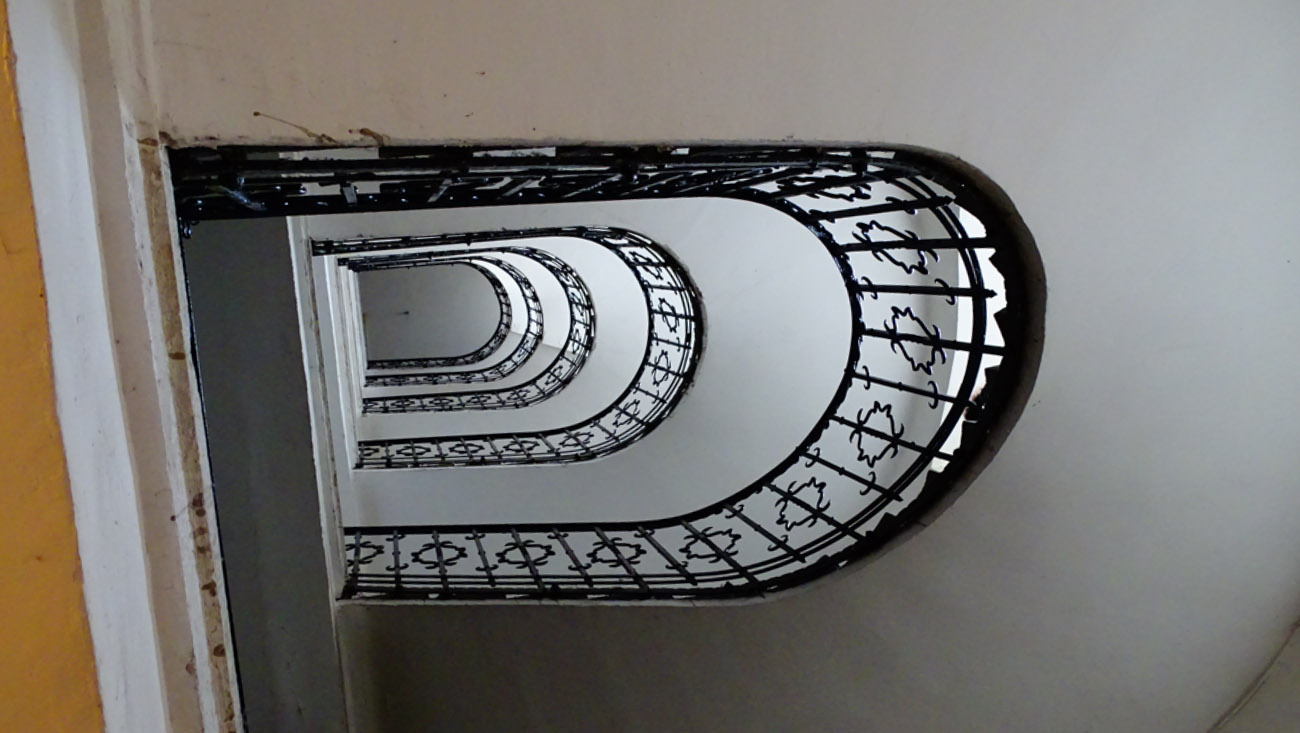 Lépcsőház alsónézetben