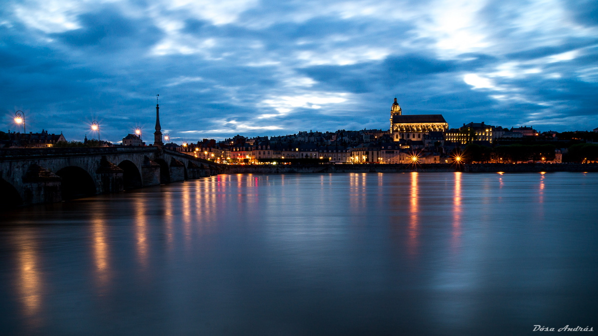 Blois by night