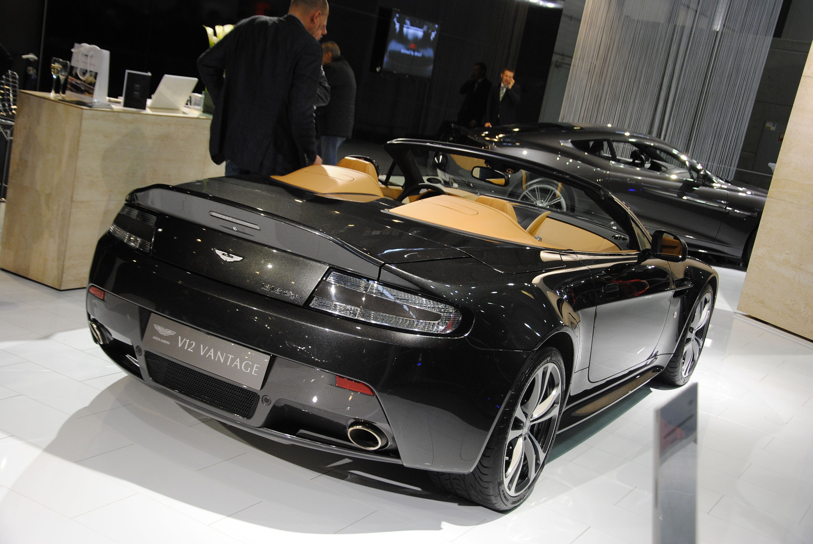 Aston Martin V12 Vantage Roadster