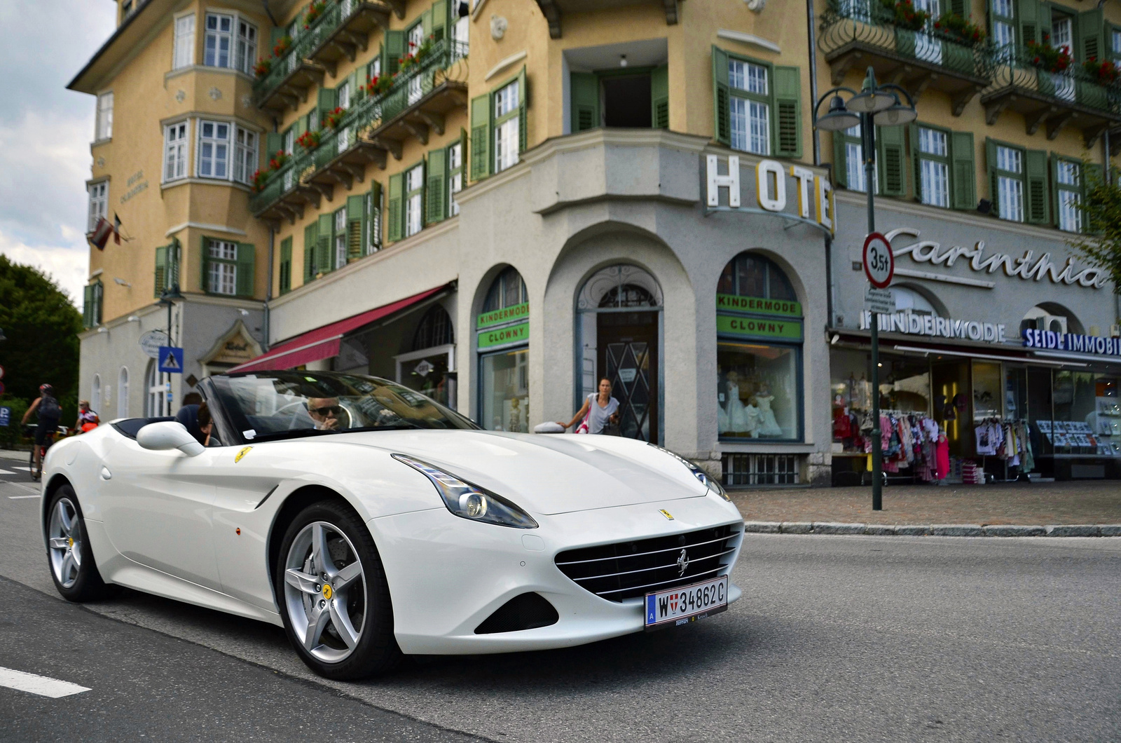 Ferrari California T