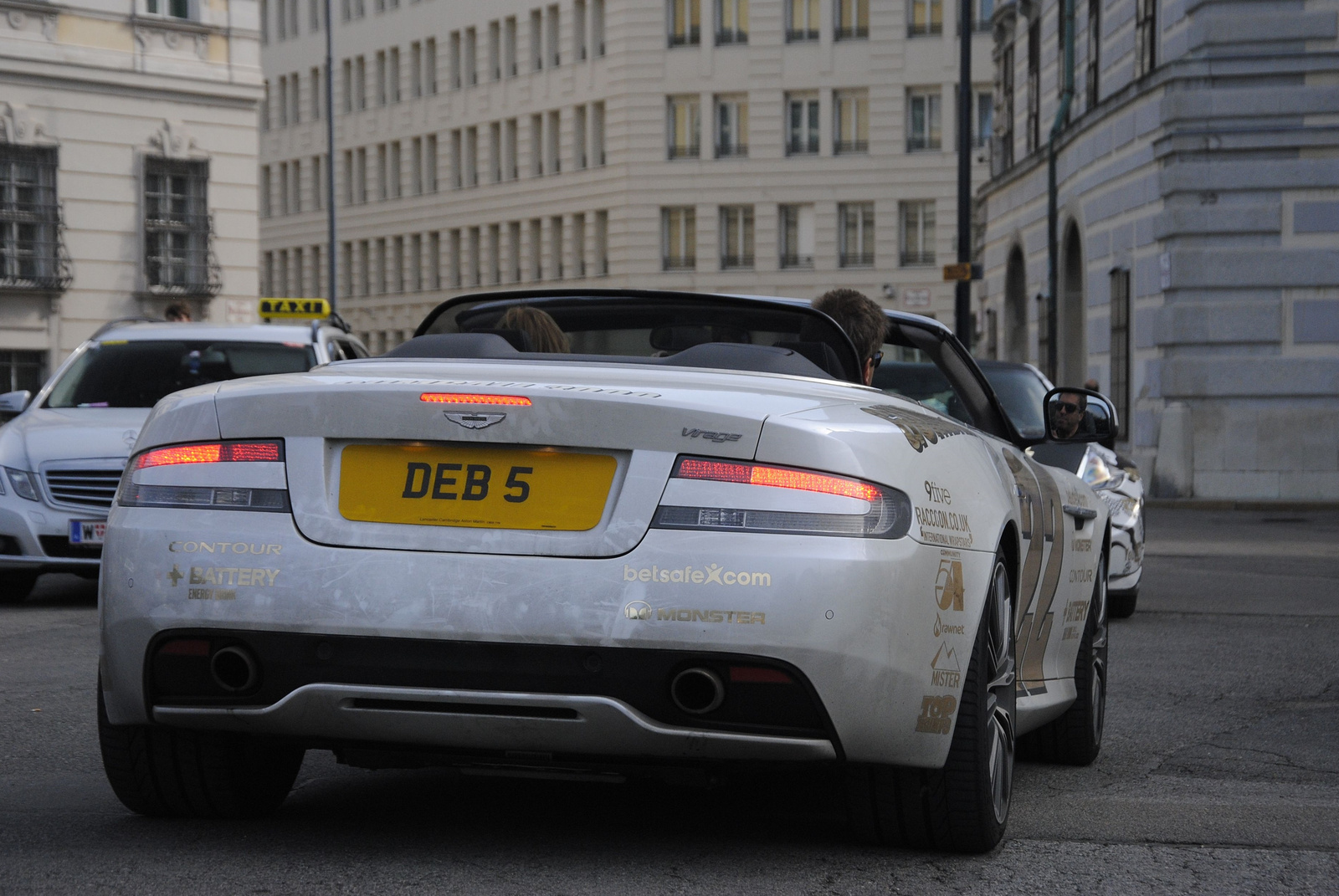 Aston Martin Virage Volante