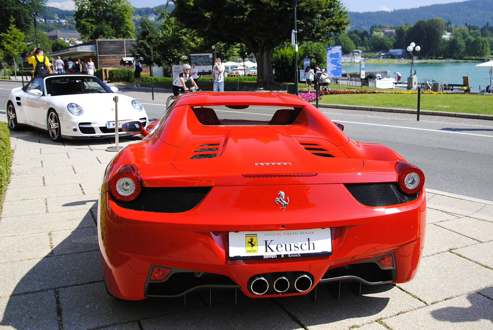 Ferrari 458 Spider és Porsche 911 Turbo Cabriolet