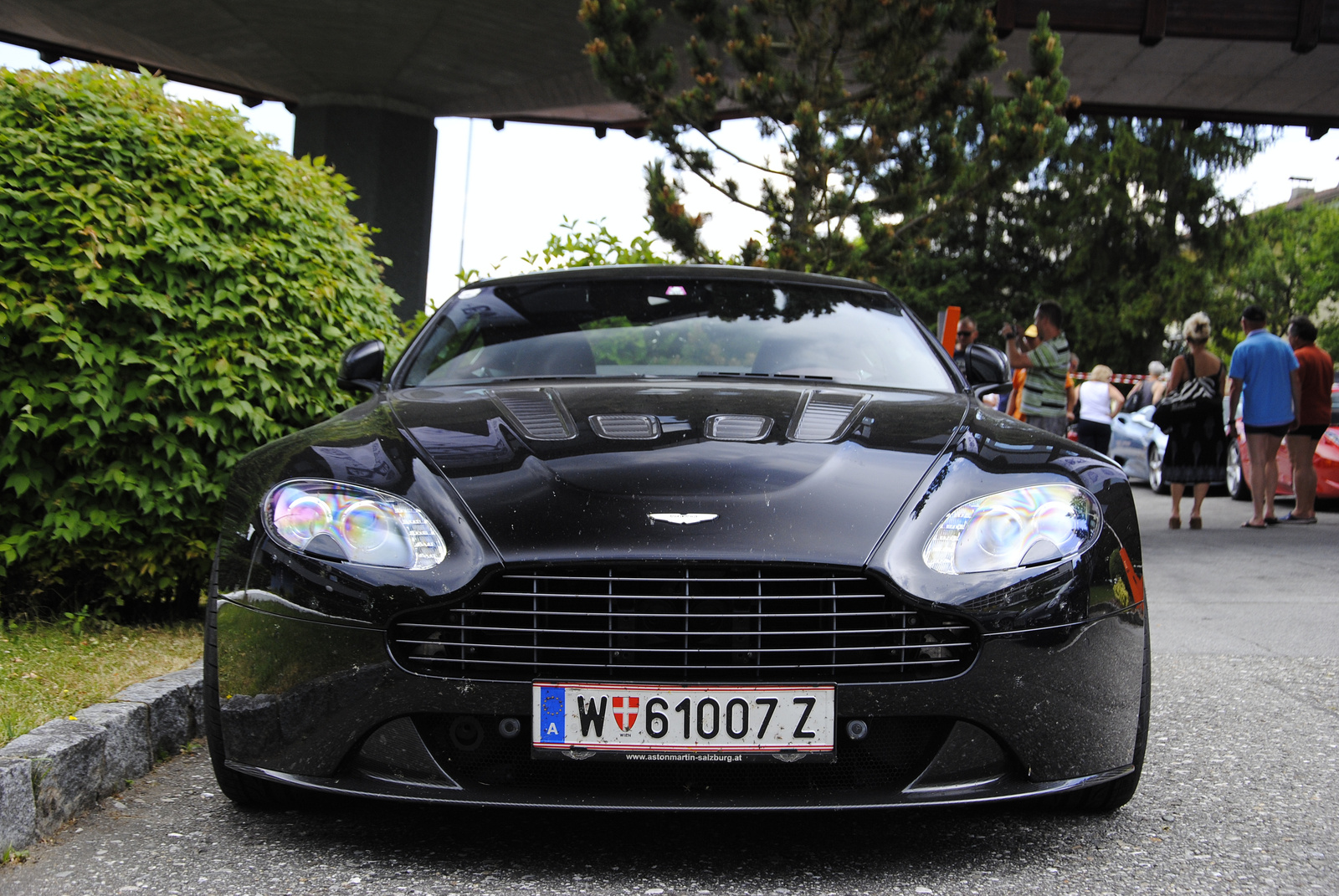 Aston Martin V12 Vantage