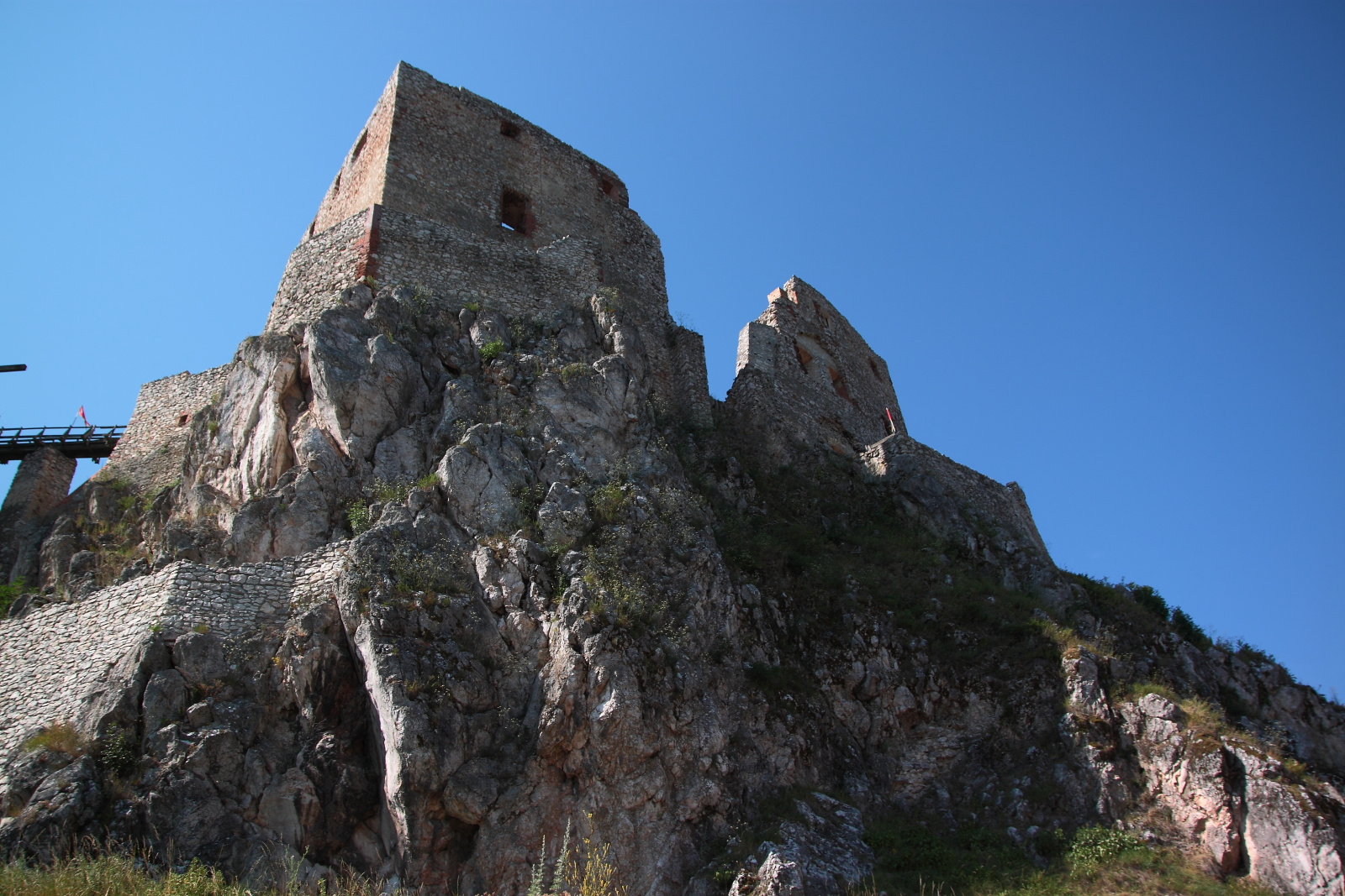 A vár alatt - Cseszneki vár