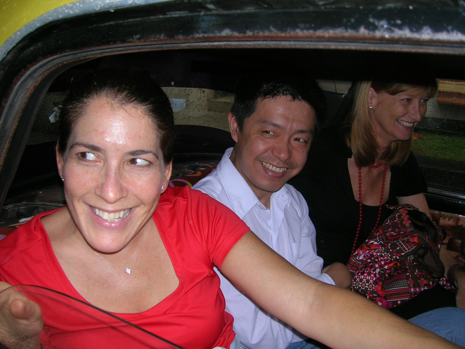 Sue, Ting and Sandra in the taxi, off to the Gateway of India