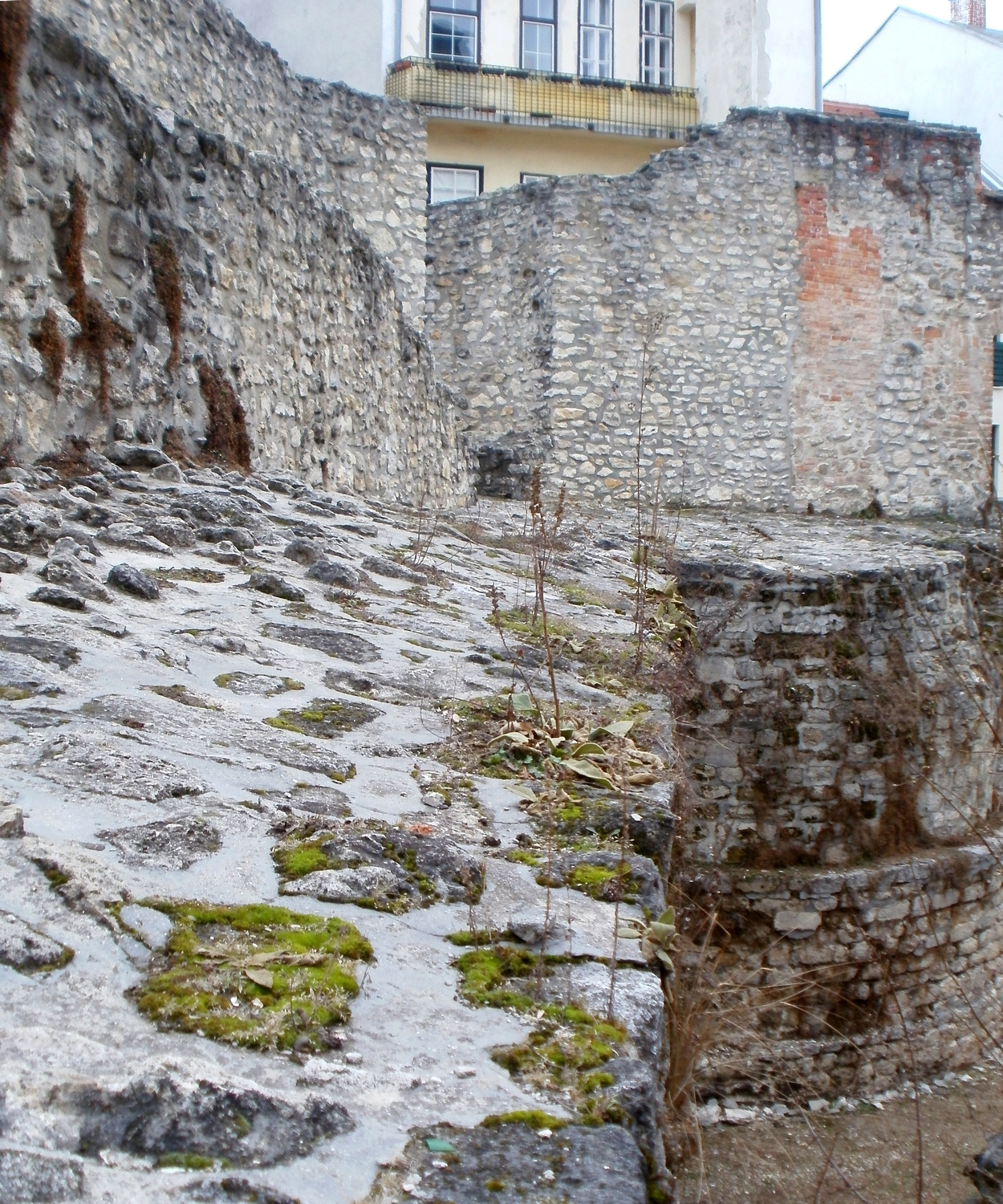 Római kori falak Sopron belvárosában