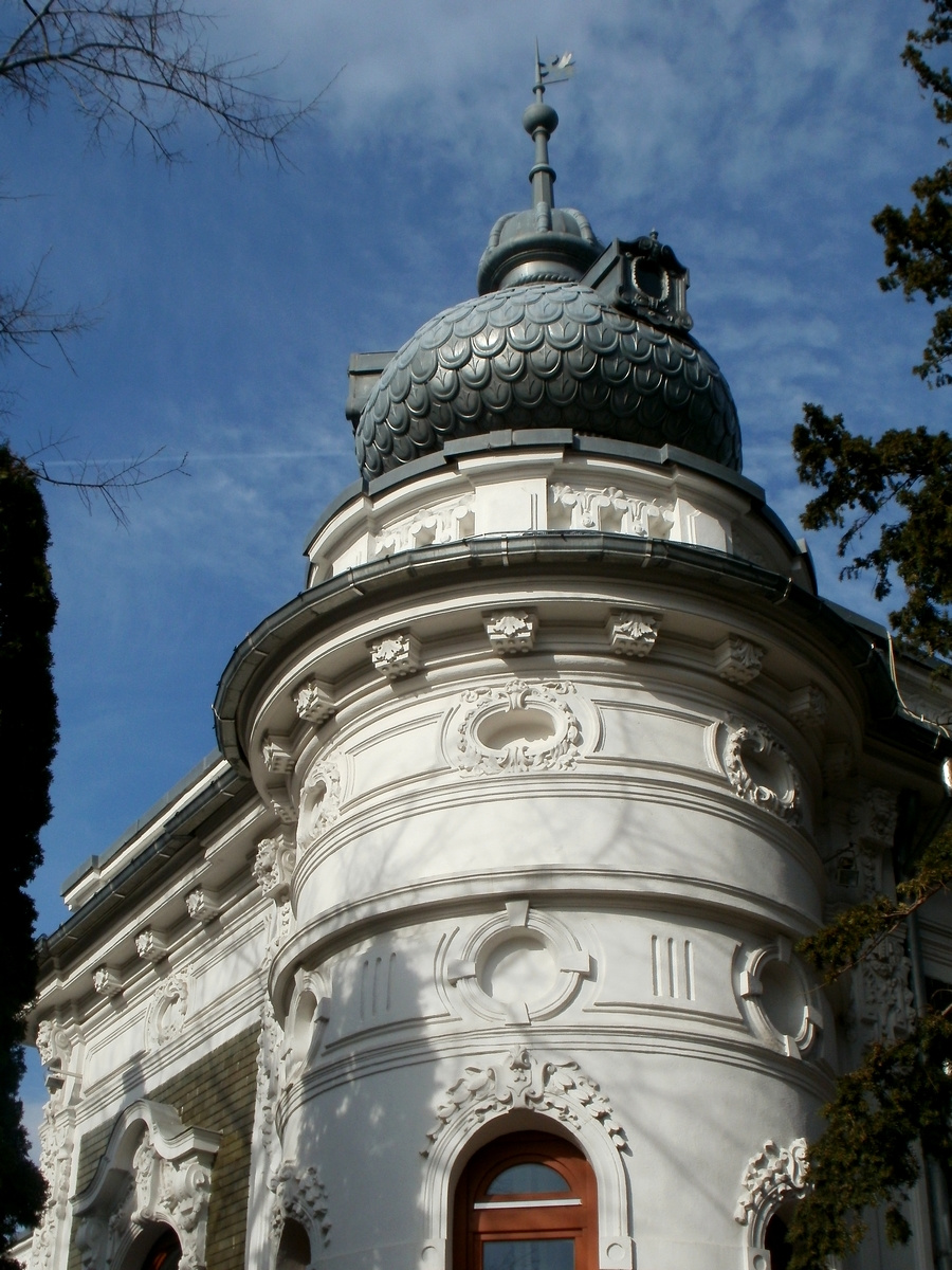 Kossuth Lajos utcai villa tornya