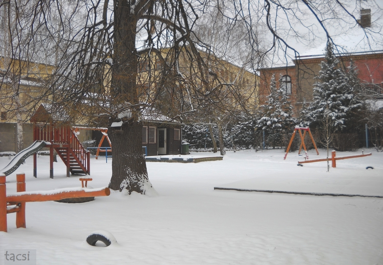 Hunyadi óvodakert márciusi hóban 2.
