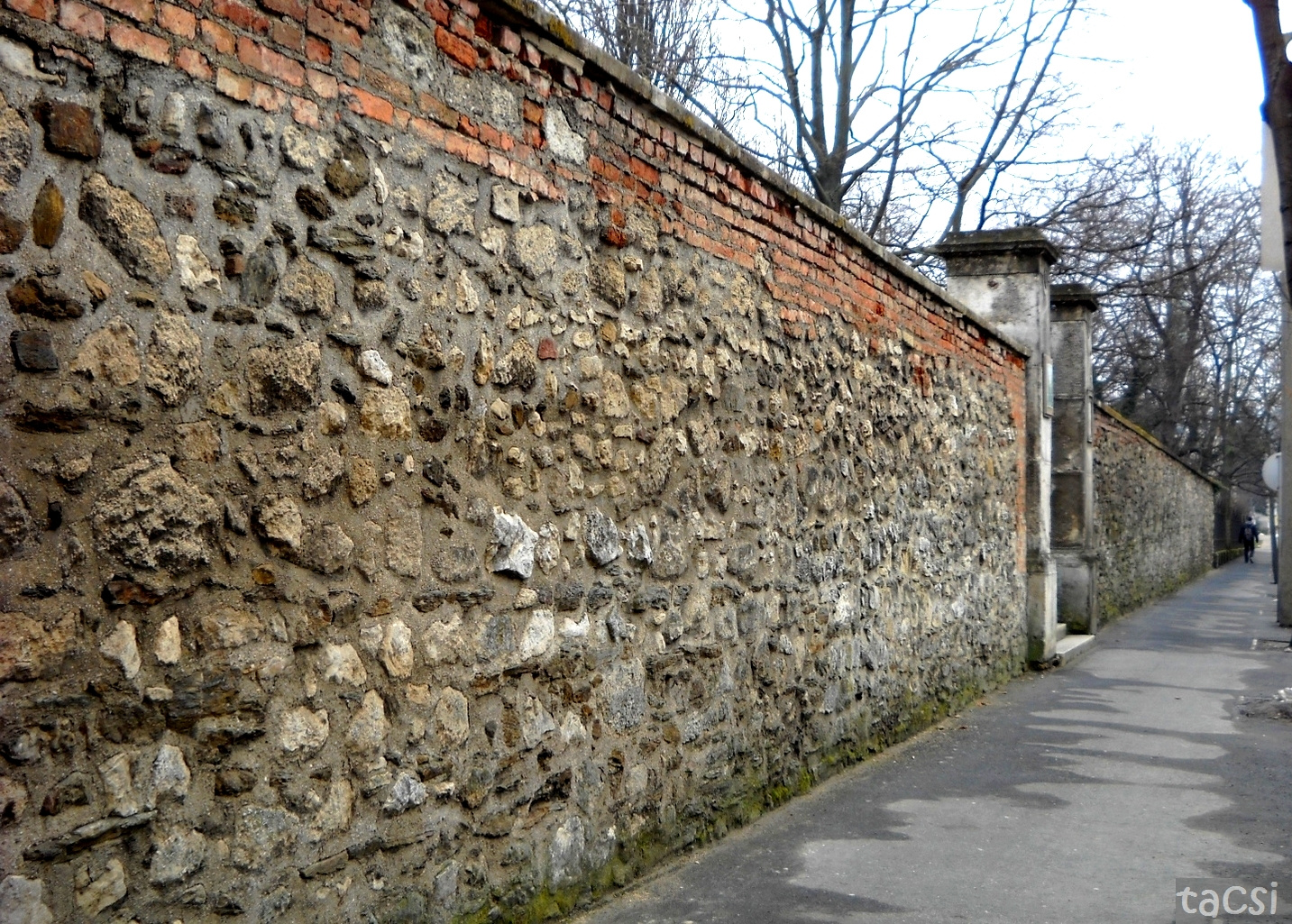 Külső várfal a Csatkai ucában