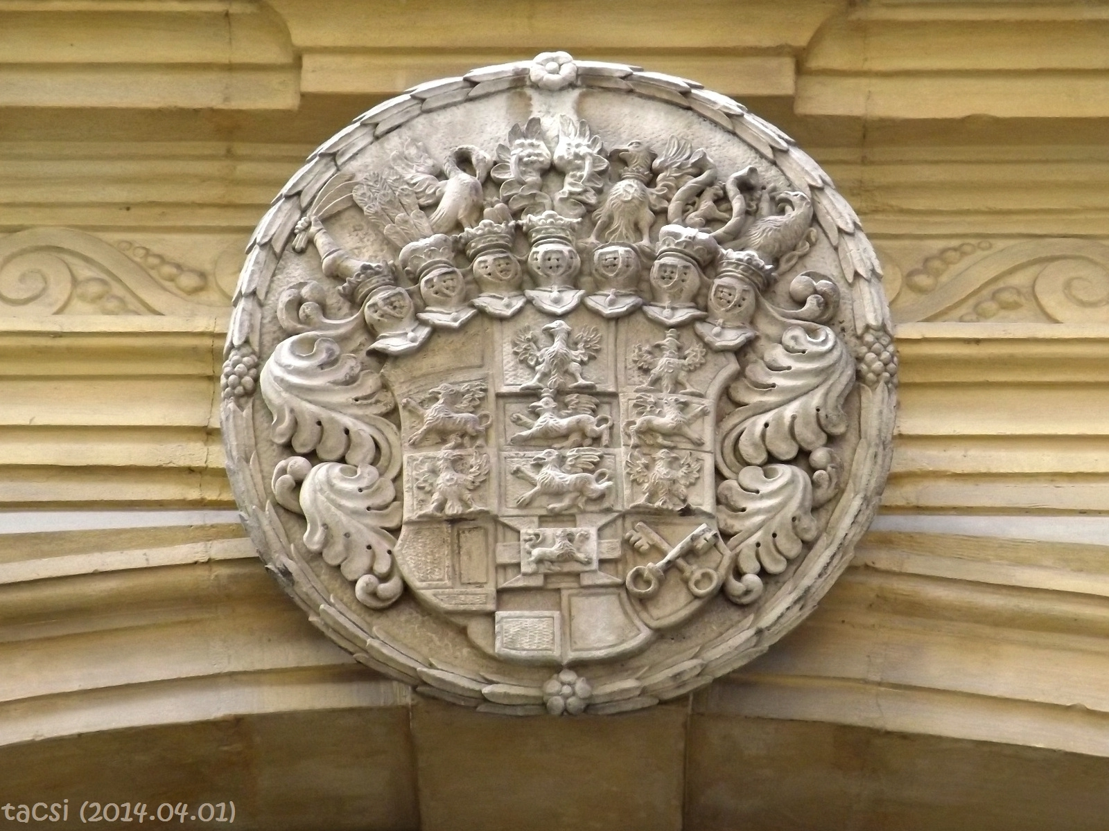 Az Eggenberg ház kapuja feletti címer