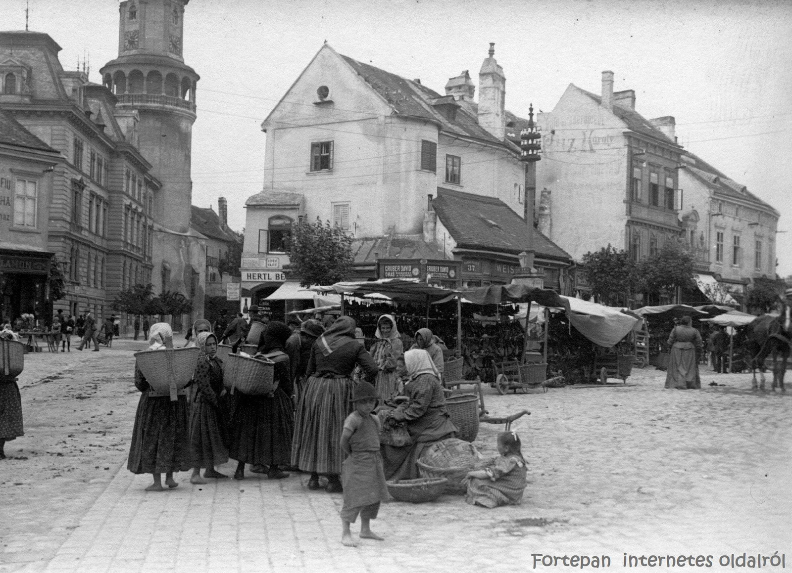 Vásár és piac az Előkapunál 1915.