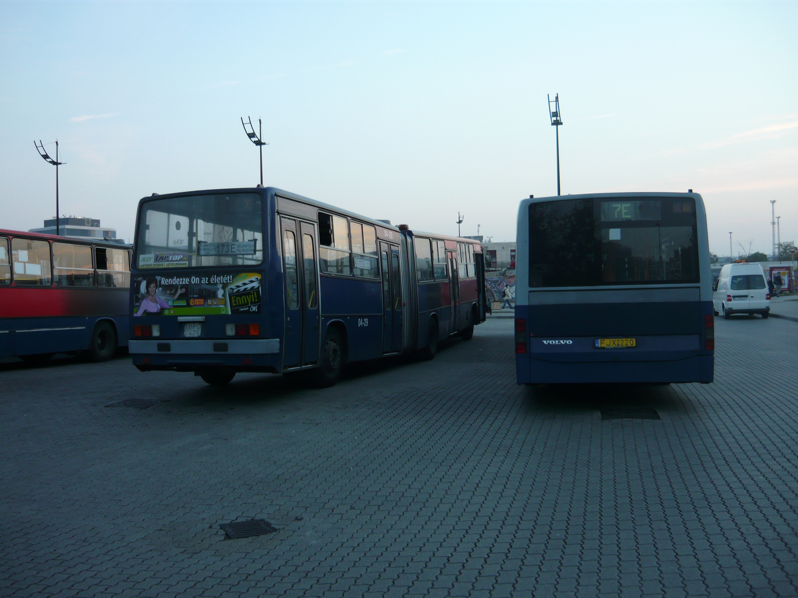Ikarus 280 és Volvo 7700a