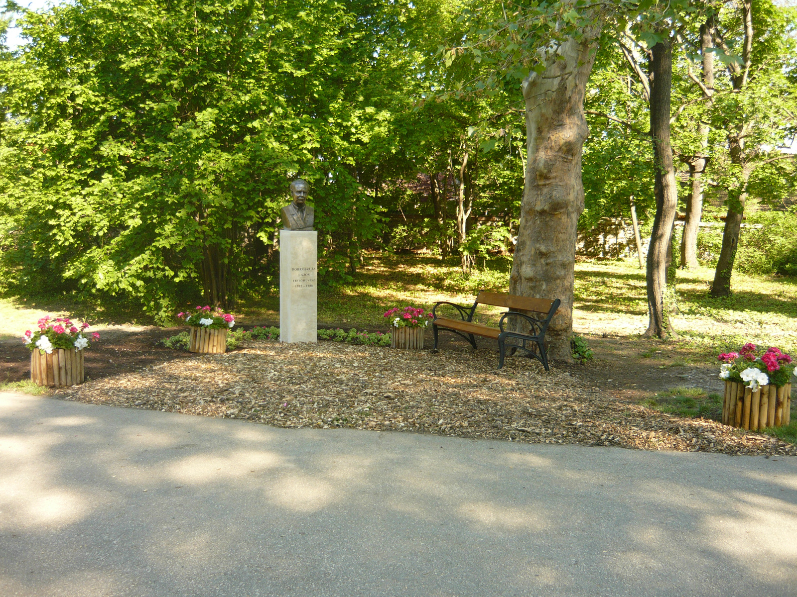 Dobroszláv Lajos szobor