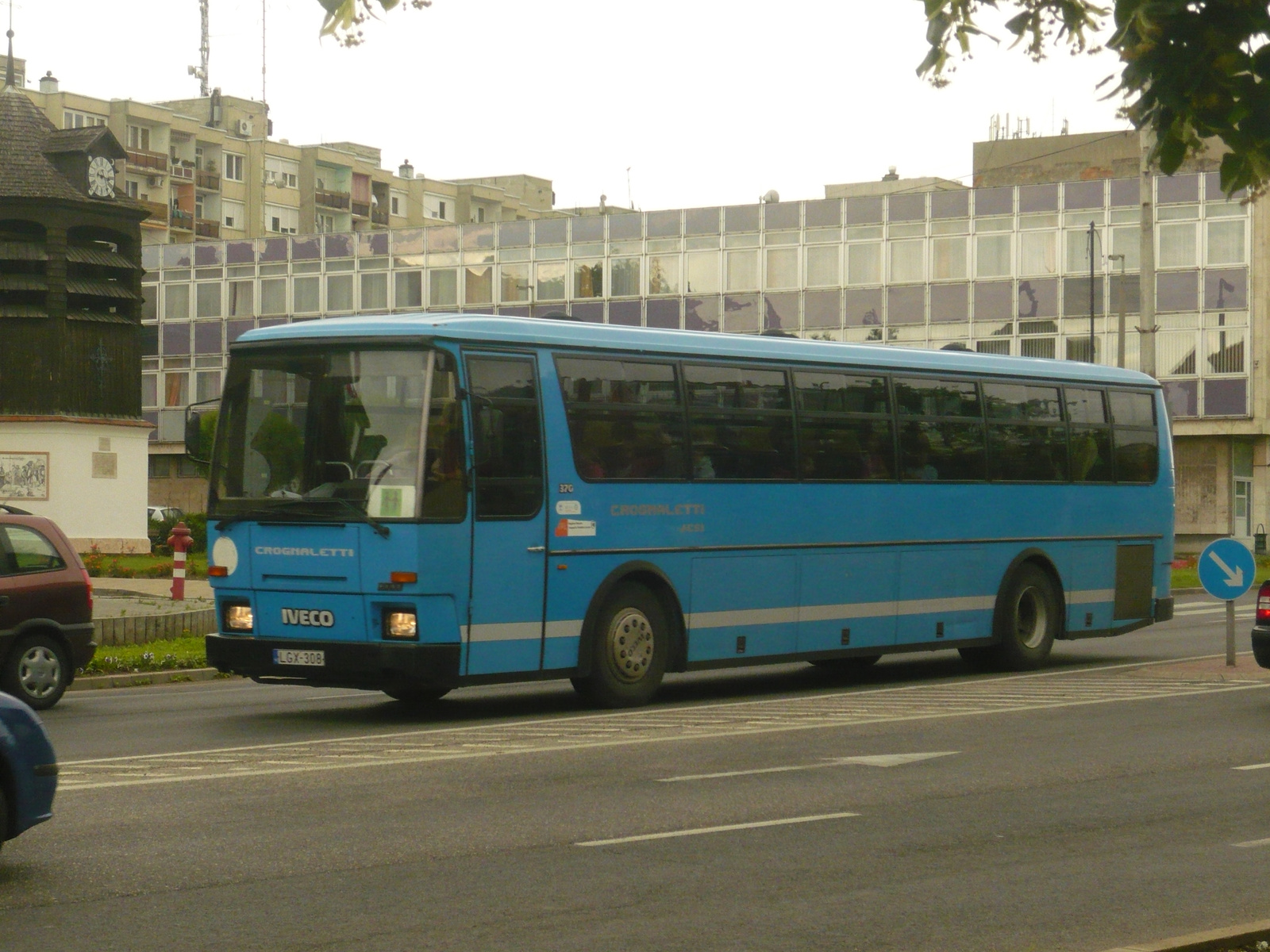 Iveco 370 (LGX-308)
