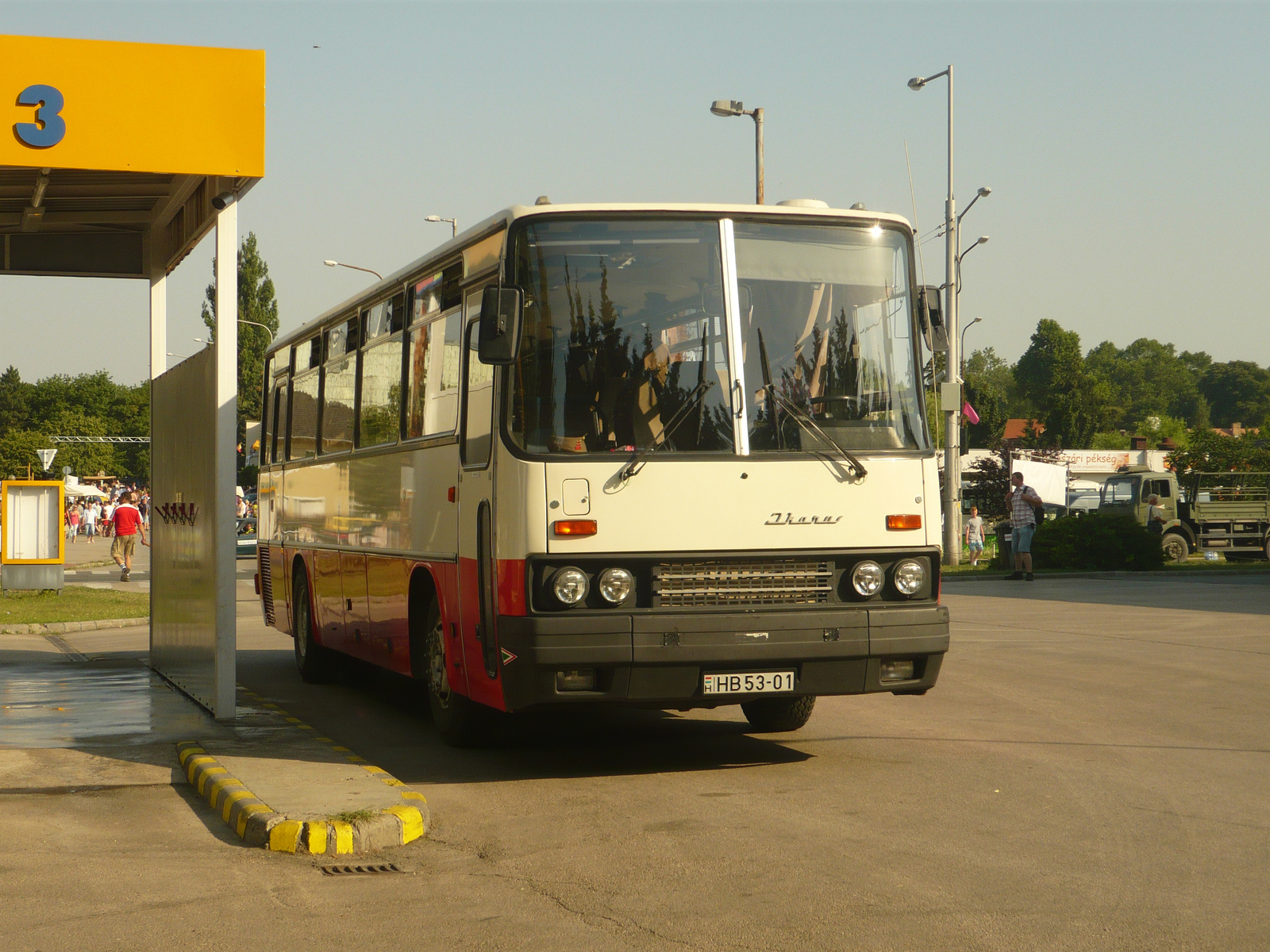 Ikarus 256 (HB 53-01)