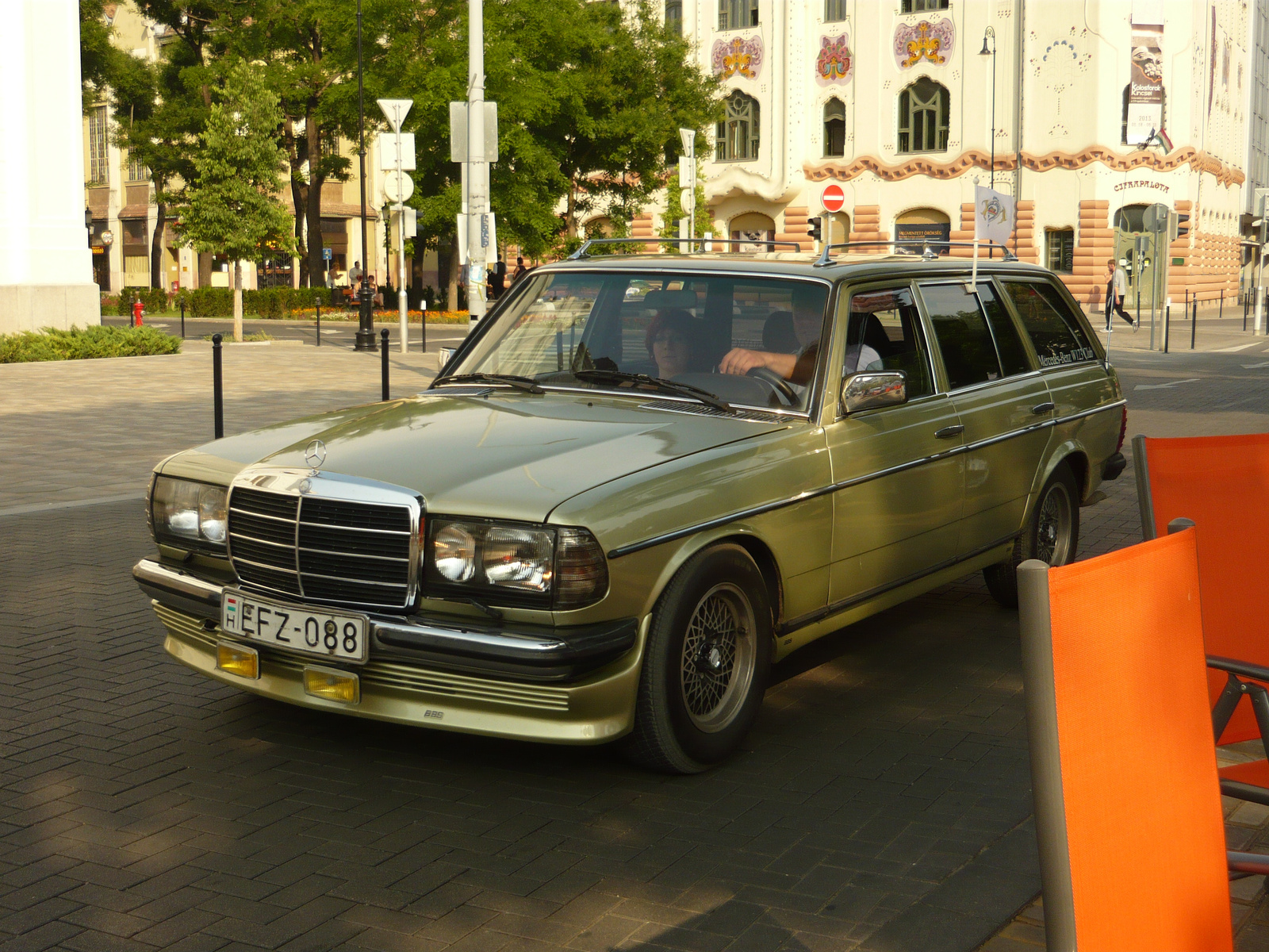 Mercedes-Benz W123