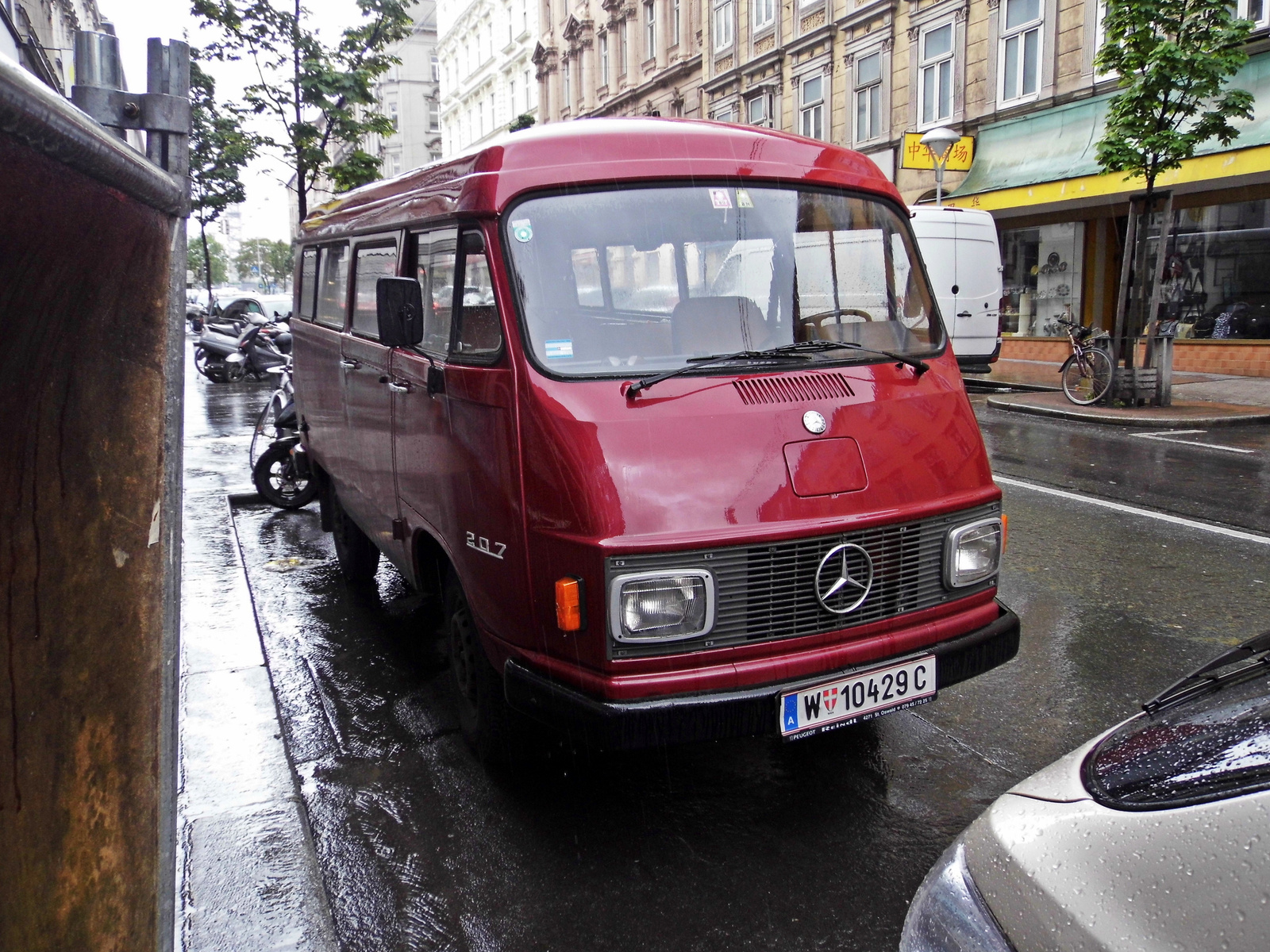 Mercedes-Benz 207