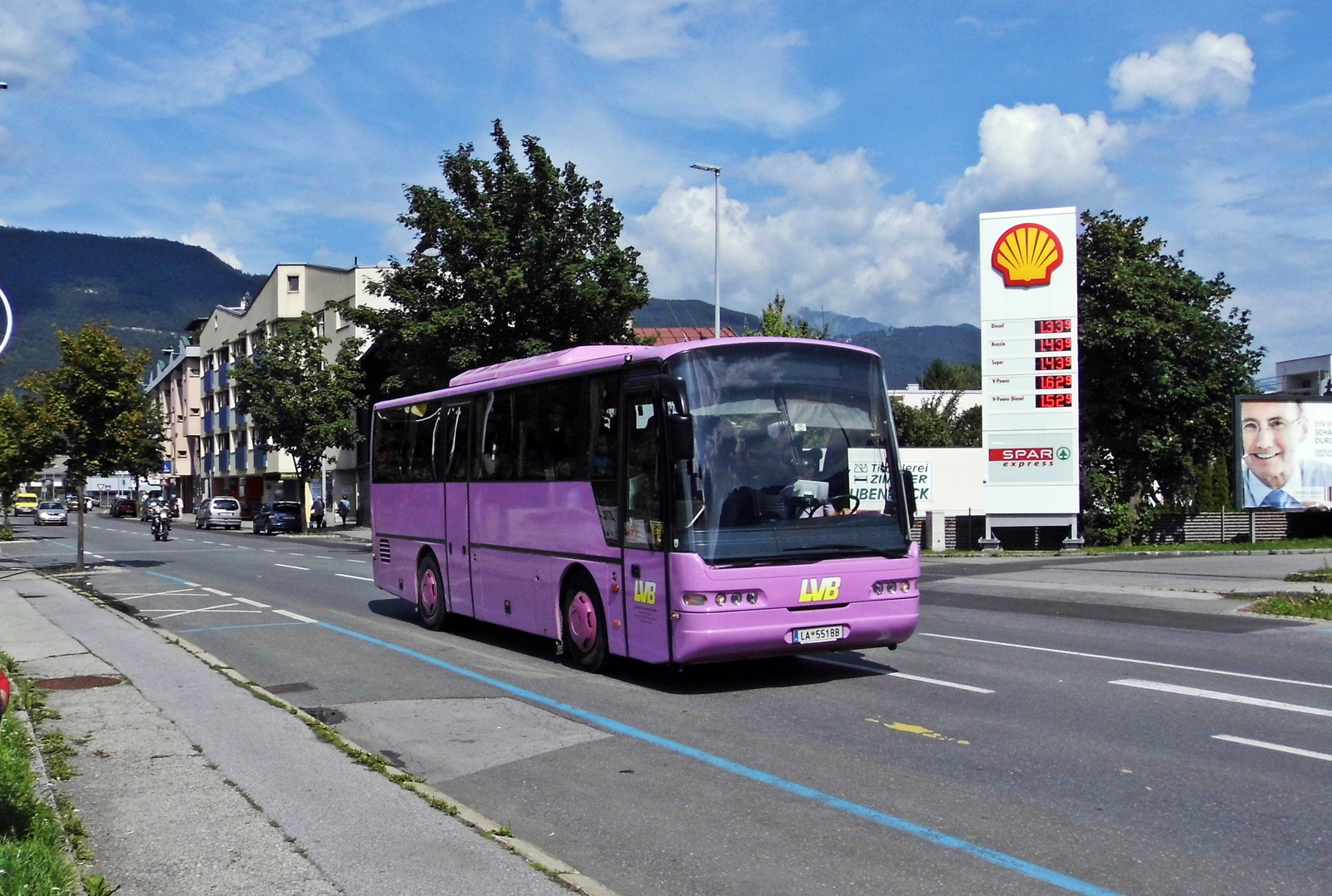 Neoplan Euroliner (LA-551 BB)