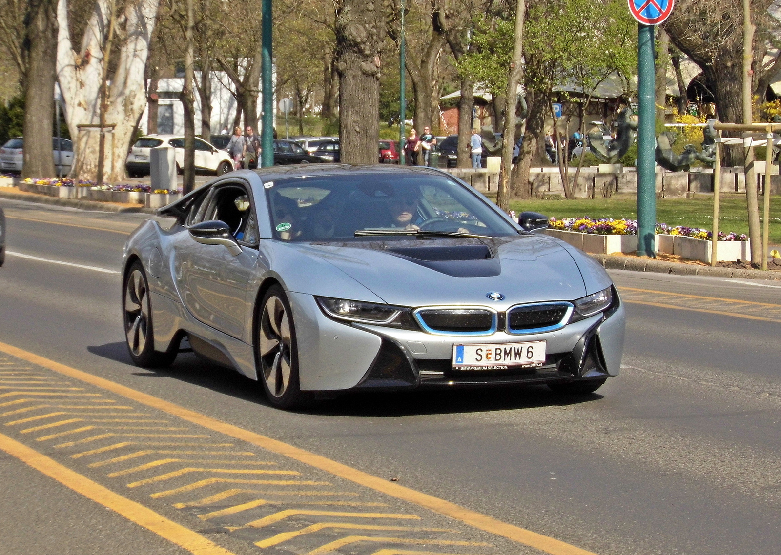 BMW I8