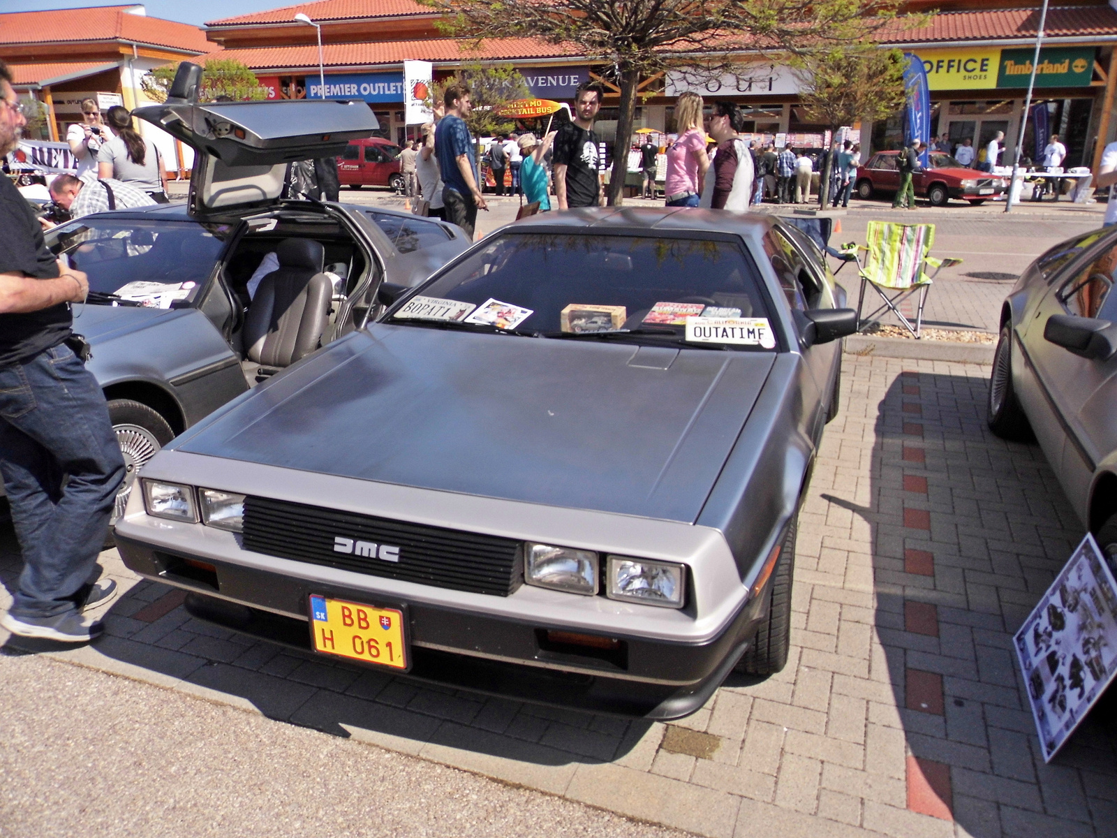 DMC-12 DeLorean