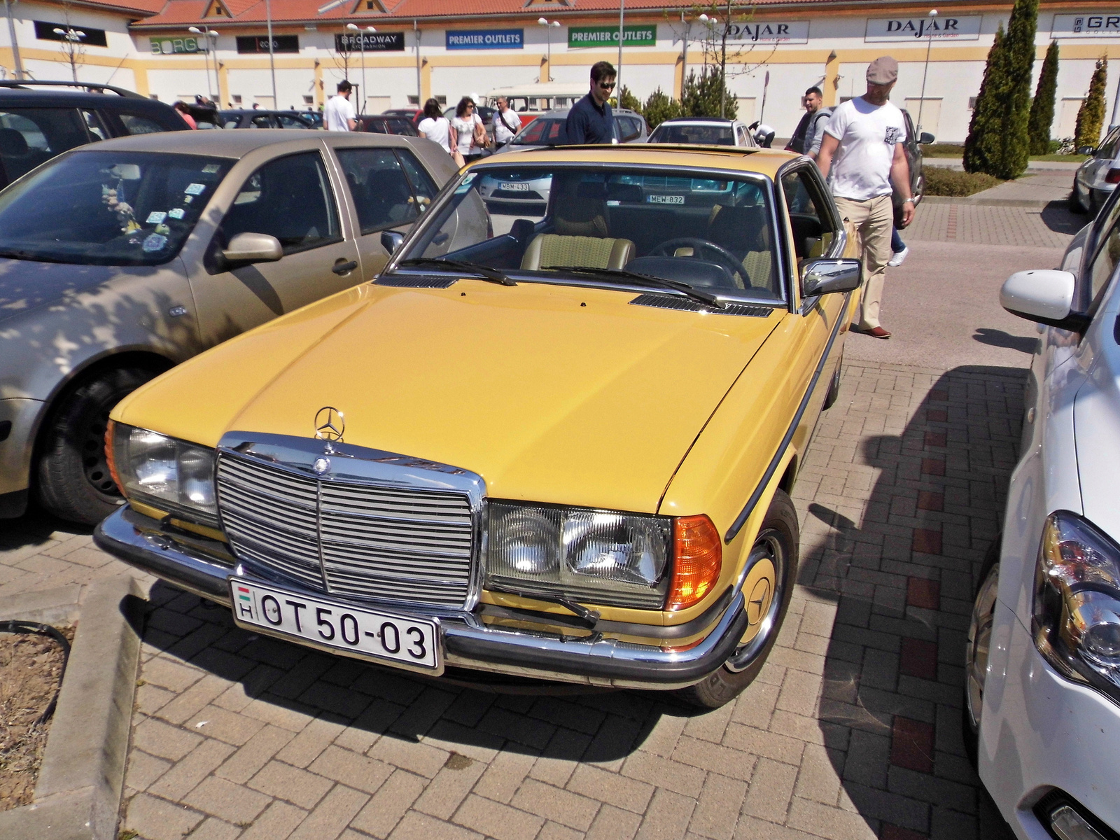 Mercedes-Benz 230C