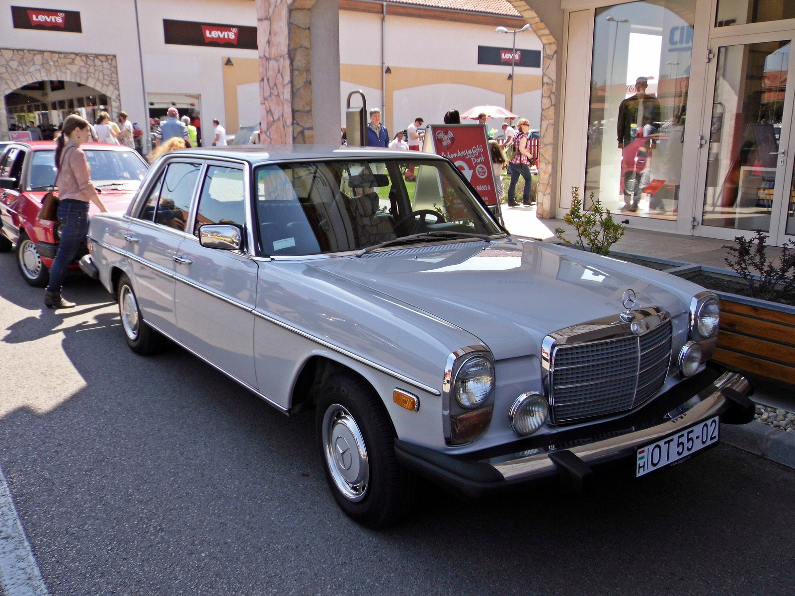 Mercedes-Benz W115