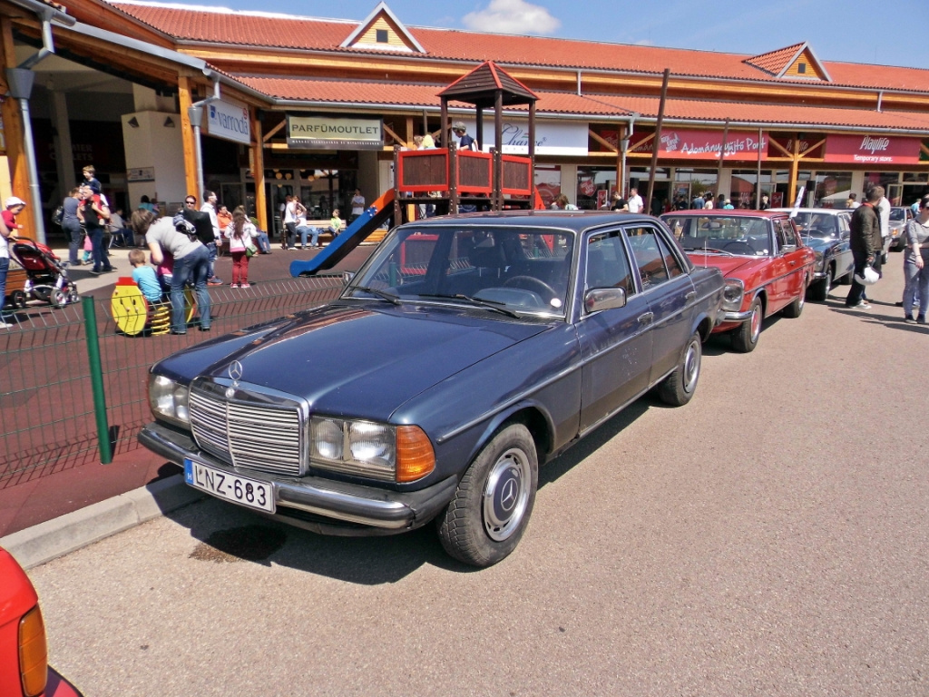 Mercedes-Benz W123