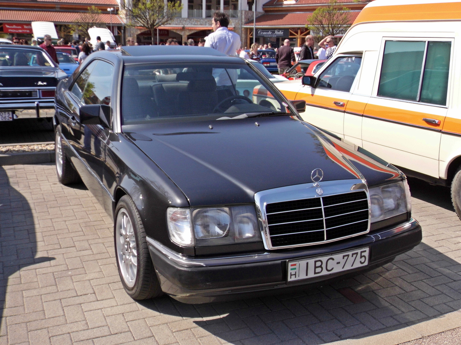 Mercedes-Benz W124