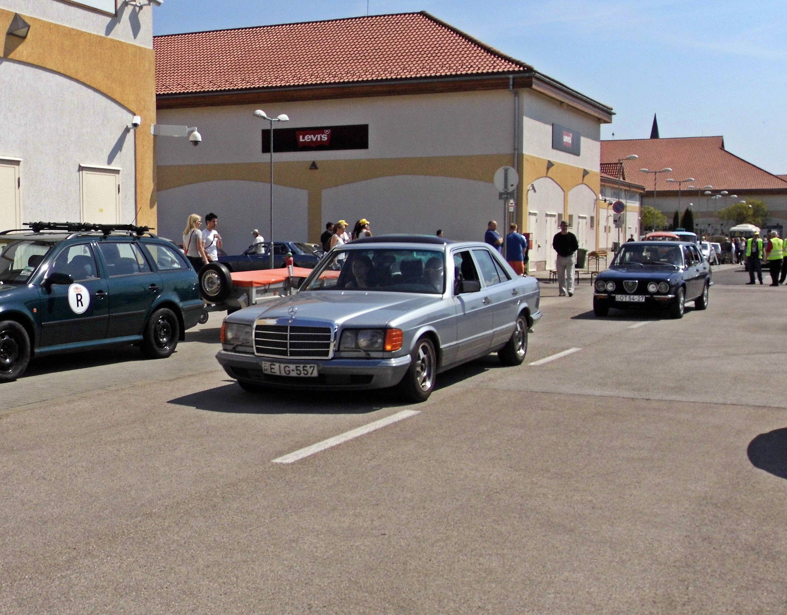 Mercedes-Benz W126