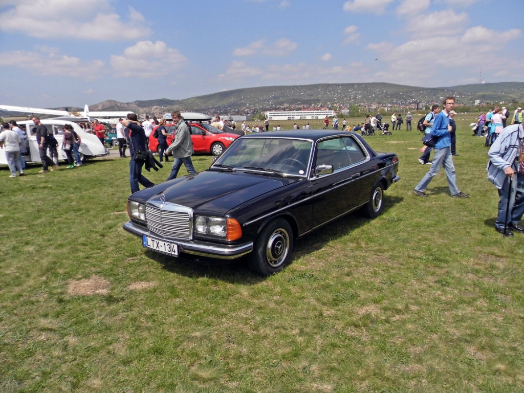 Mercedes-Benz 230CE