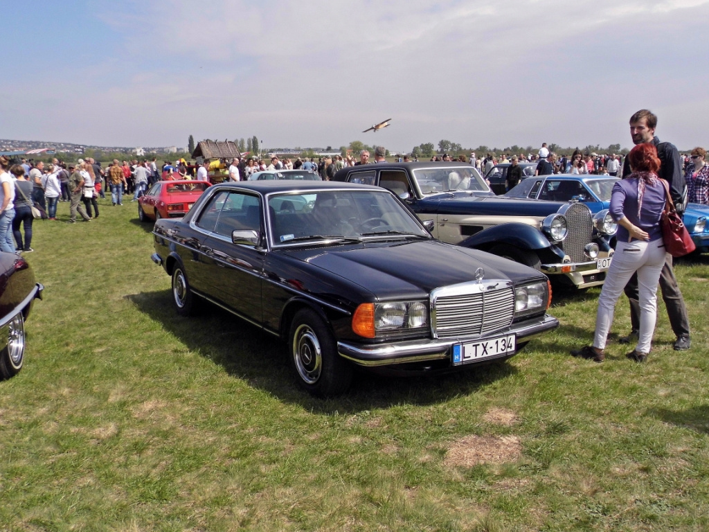 Mercedes-Benz 230CE