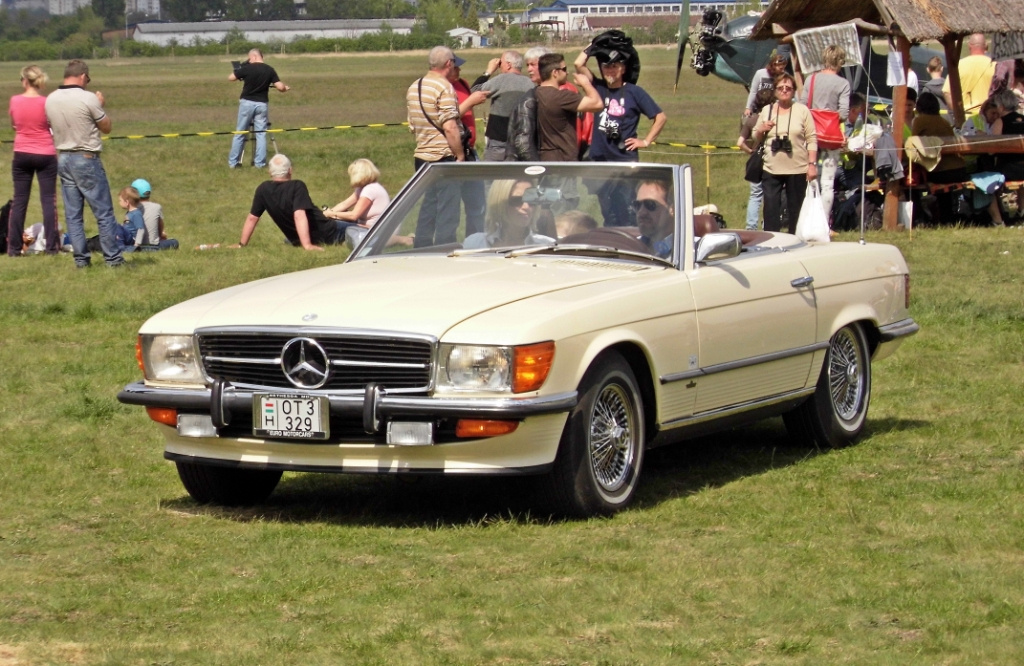 Mercedes-Benz W107