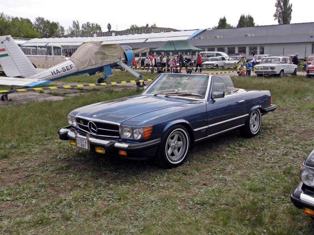 Mercedes-Benz W107