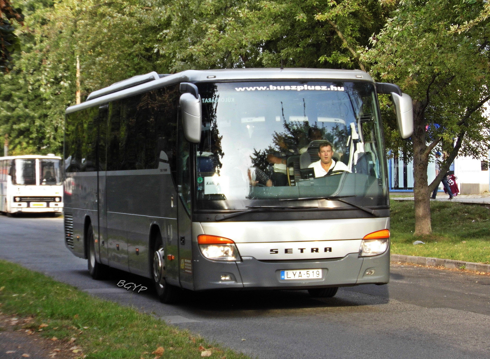 Setra S415 H (LYA-519)