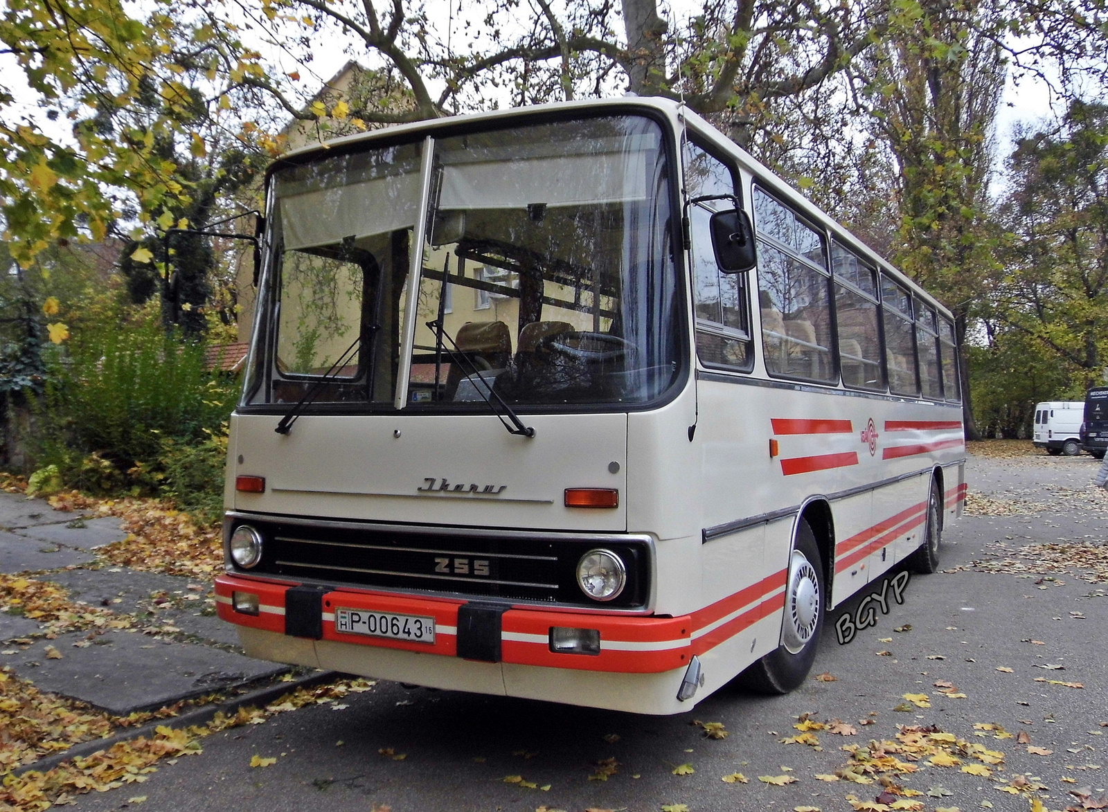 Ikarus 255 (FKB-985)