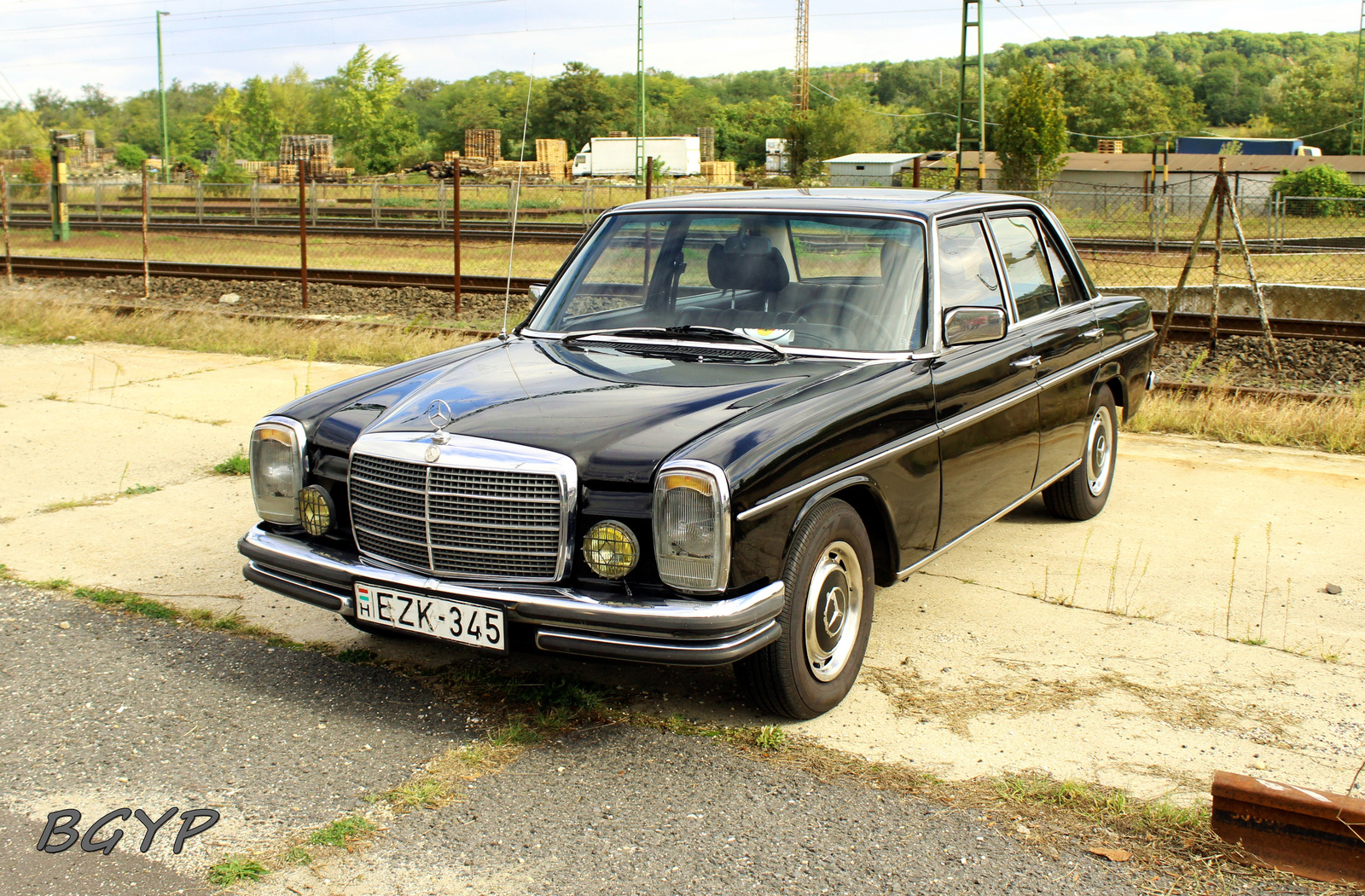 Mercedes-Benz W115