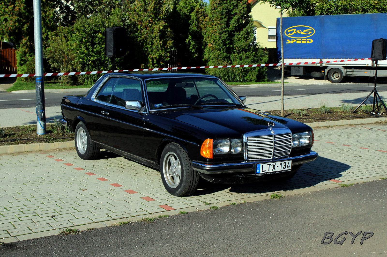 Mercedes-Benz 230CE