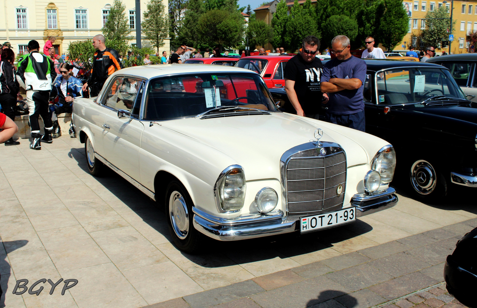 Mercedes-Benz W111