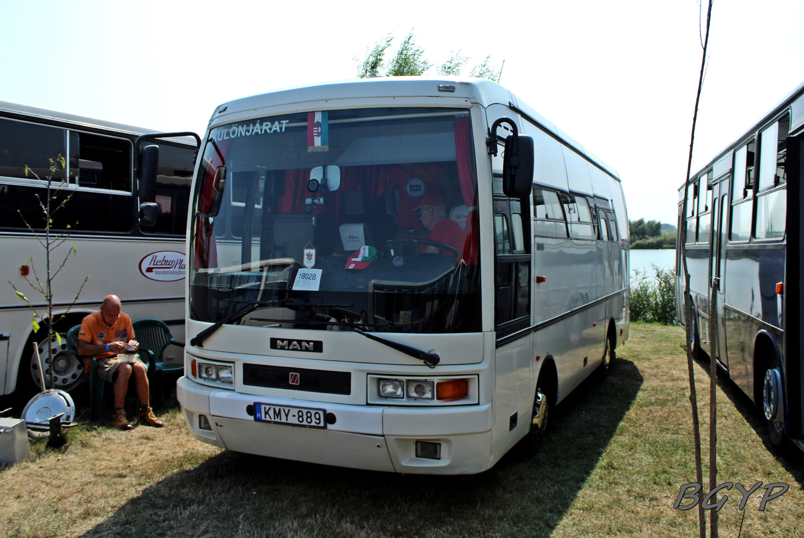 Ikarus E13.20 (KMY-889)