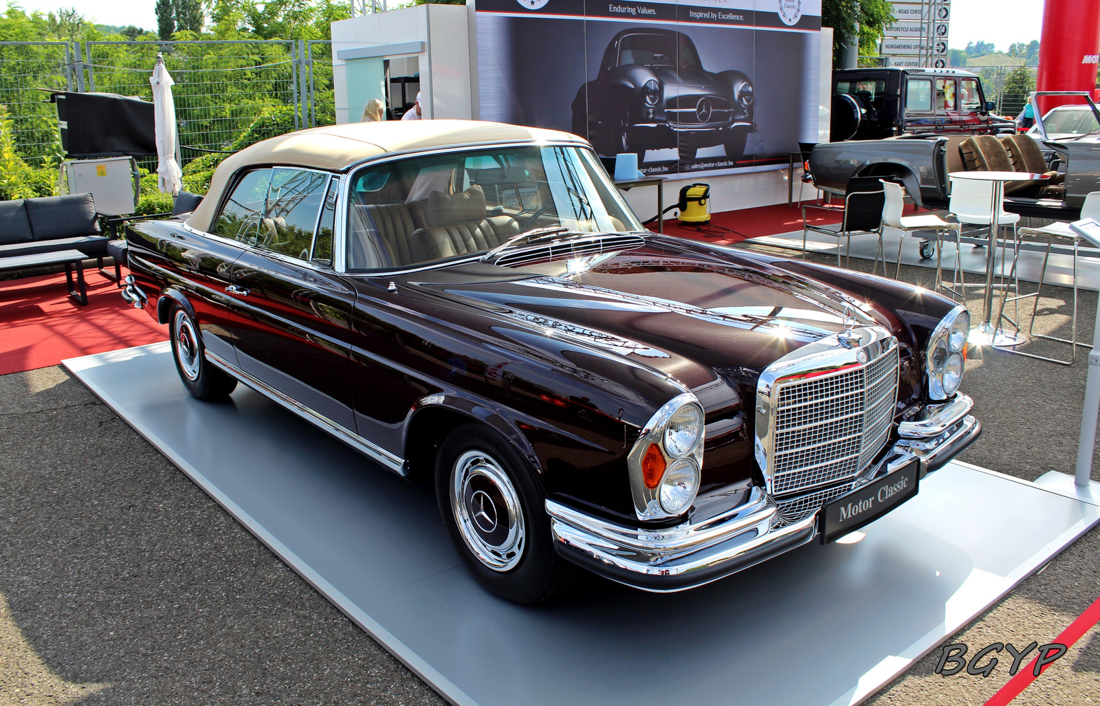 Mercedes-Benz W111