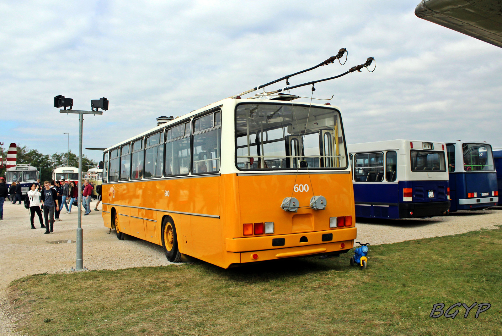 Ikarus 260T (600)