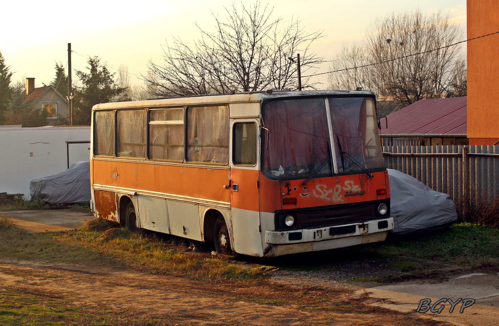 Ikarus 211