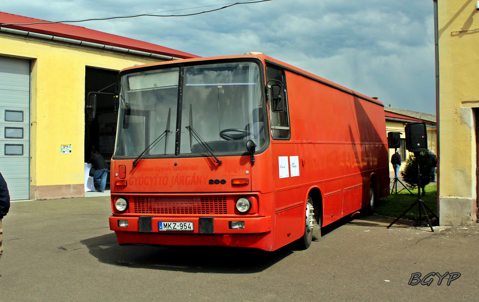 Ikarus 260.06 (MKZ-954)