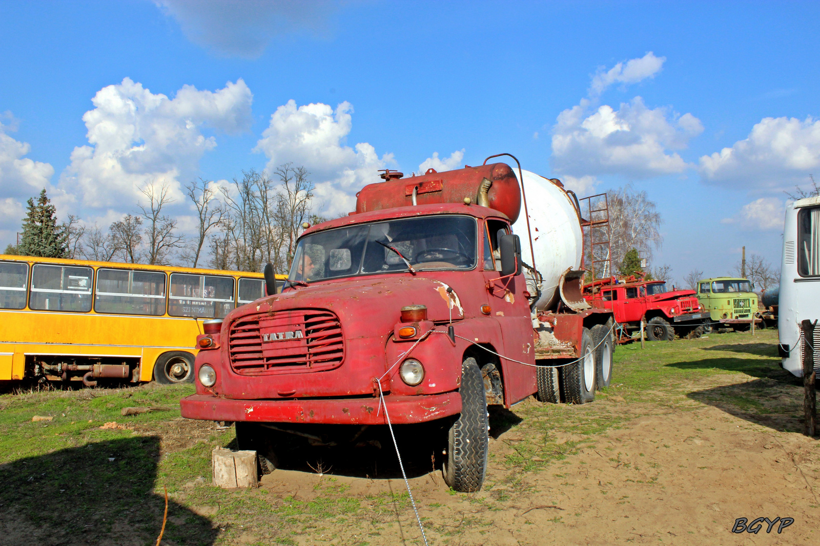 Tatra 148