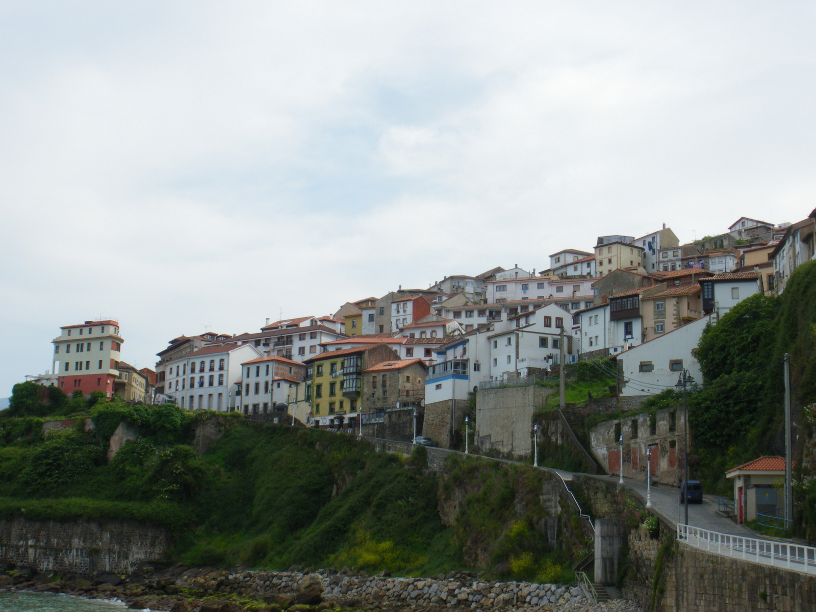 Lastres a kikötőből