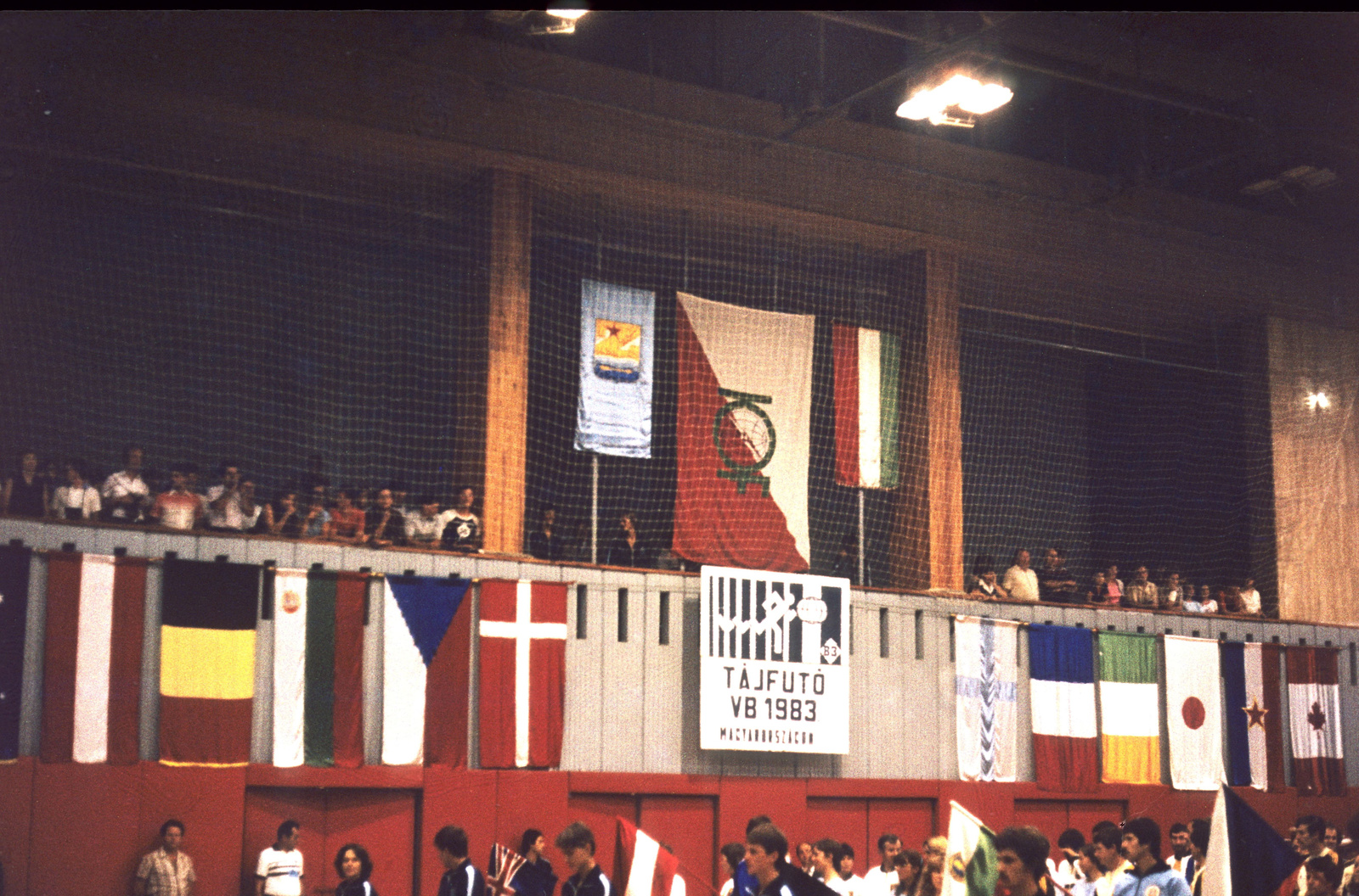 1983 VB megnyitó