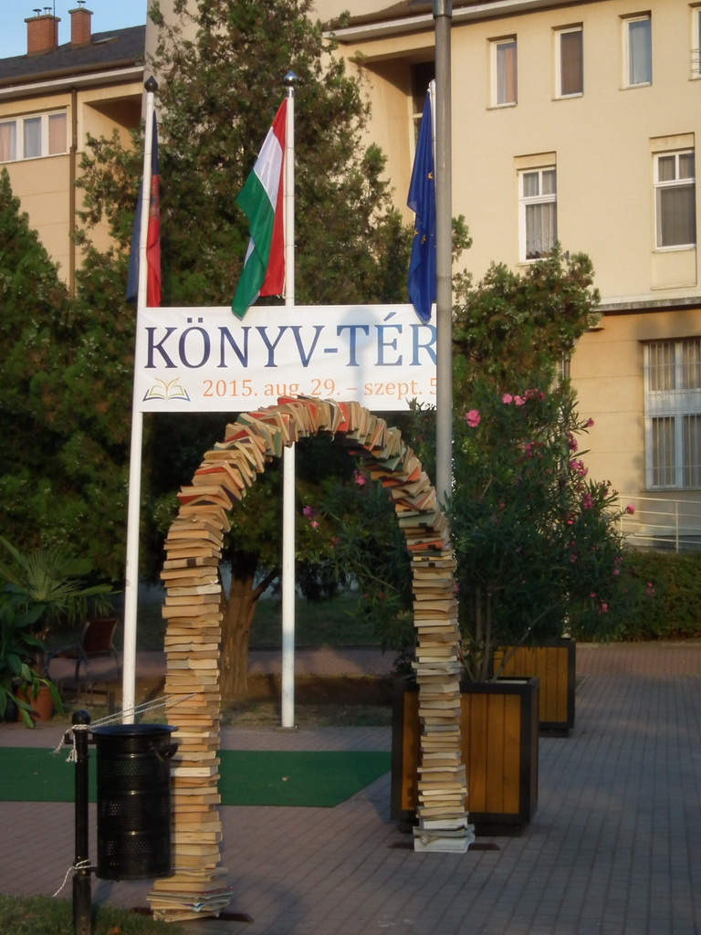 Könyv-tér