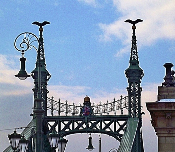 Híd,részben