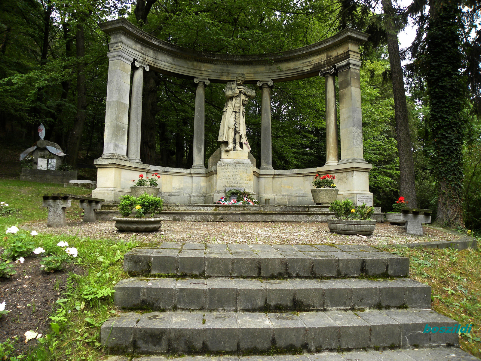 DSCN8444 Sopronbánfalva, Hősi temető
